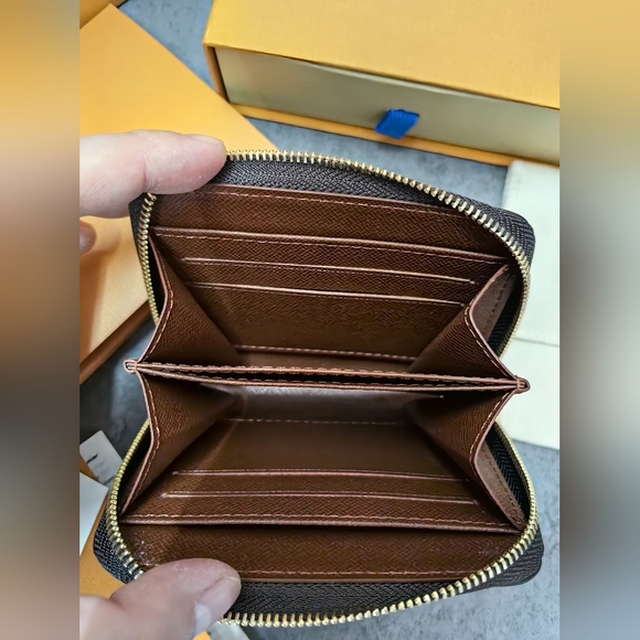 Louis Vuitton Monogram Zippy Coin Purse Wallet - Picture 11 of 13